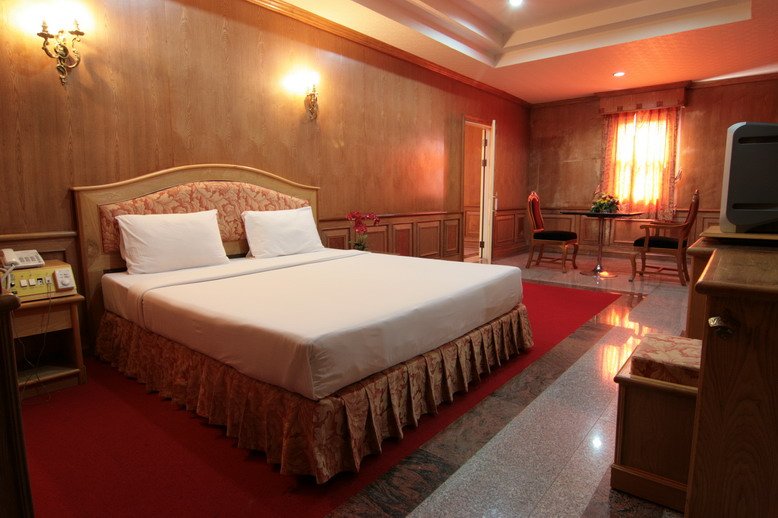 13 Coins Airport Hotel Ngam Wong Wan (Domestic)