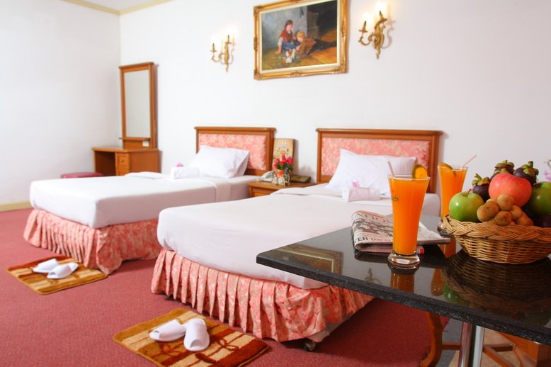 13 Coins Hotel Bang Yai
